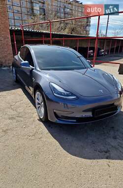 Седан Tesla Model 3 2020 в 