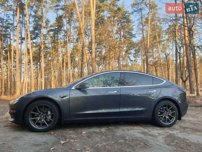 Седан Tesla Model 3 2019 в Києві
