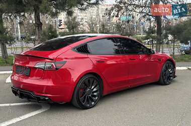 Седан Tesla Model 3 2022 в 