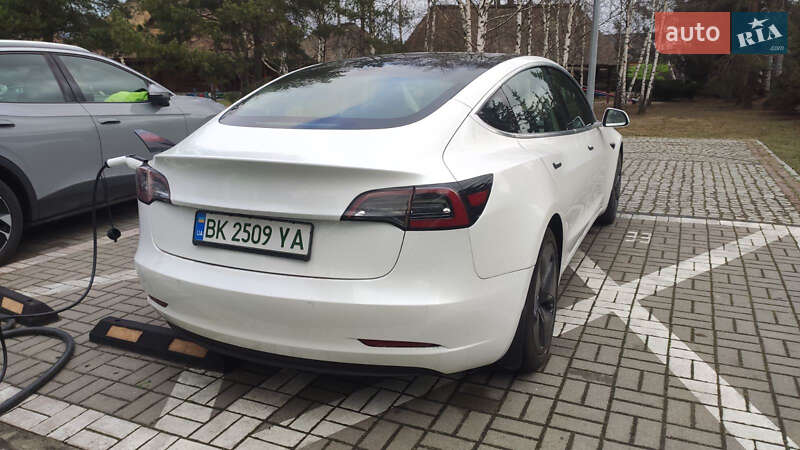 Седан Tesla Model 3 2020 в Киеве