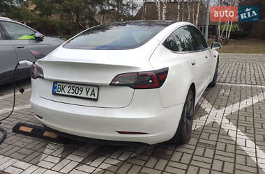Седан Tesla Model 3 2020 в 