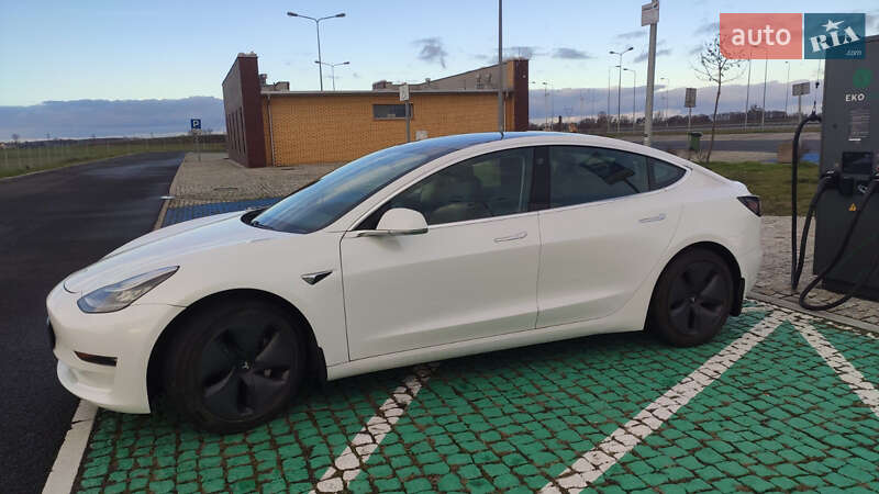 Седан Tesla Model 3 2020 в Киеве