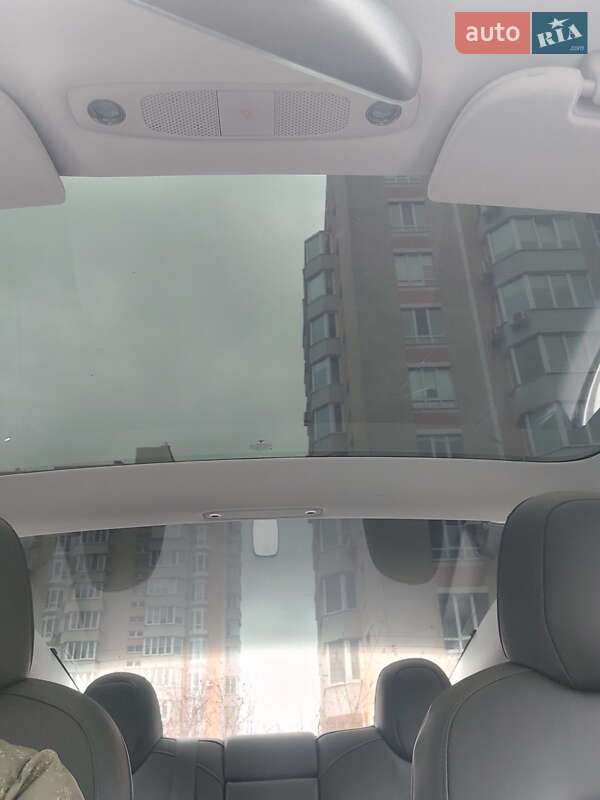 Седан Tesla Model 3 2020 в Киеве