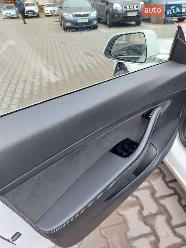 Седан Tesla Model 3 2020 в Киеве