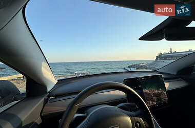 Седан Tesla Model 3 2020 в 