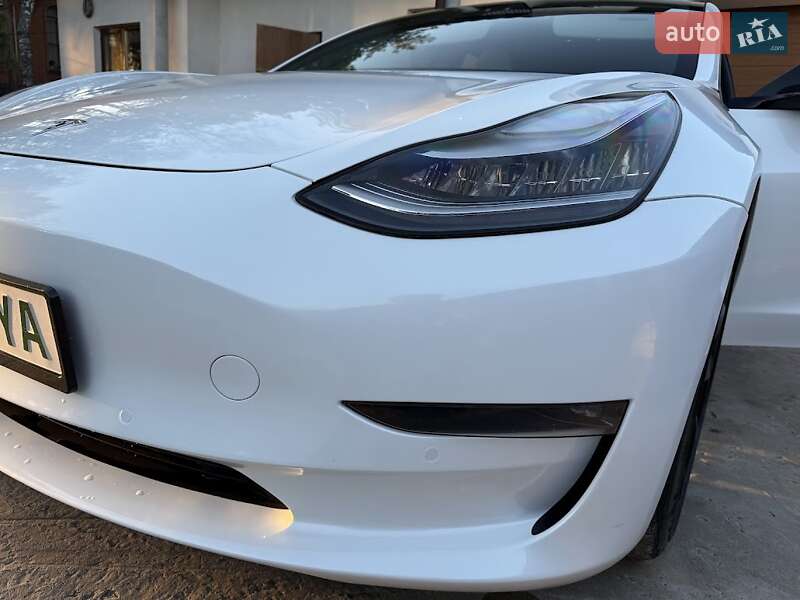 Седан Tesla Model 3 2020 в Ковелі