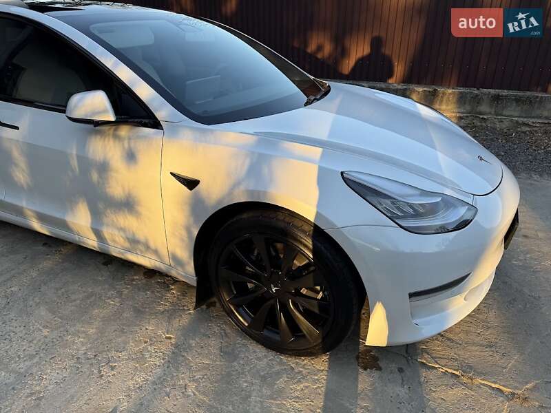 Седан Tesla Model 3 2020 в Ковелі