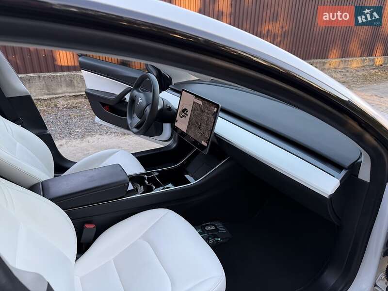 Седан Tesla Model 3 2020 в Ковелі