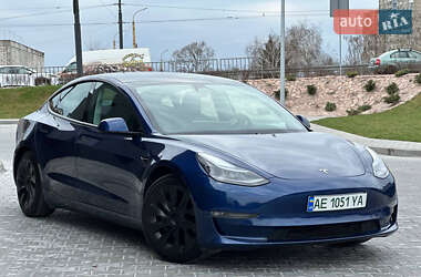 Седан Tesla Model 3 2021 в 