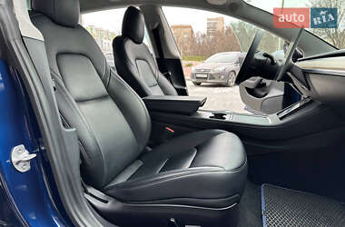 Седан Tesla Model 3 2021 в 