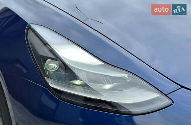 Седан Tesla Model 3 2021 в 