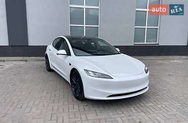 Седан Tesla Model 3 2024 в 
