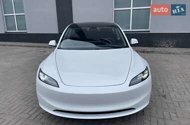 Седан Tesla Model 3 2024 в 