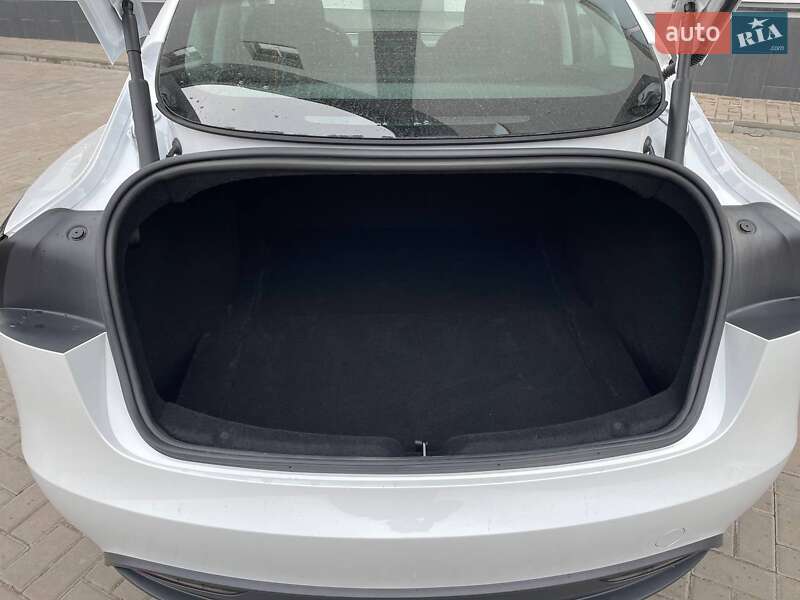 Седан Tesla Model 3 2024 в Киеве