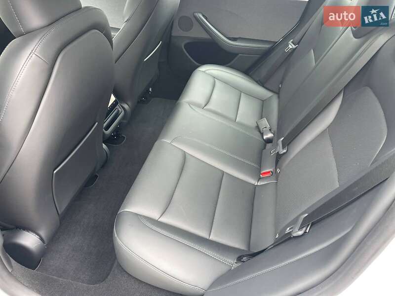 Седан Tesla Model 3 2024 в Киеве