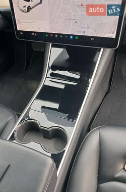 Седан Tesla Model 3 2019 в 