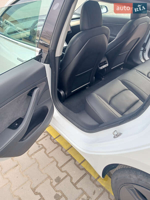 Седан Tesla Model 3 2019 в Коломиї