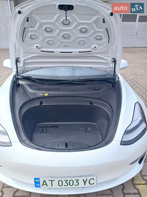 Седан Tesla Model 3 2019 в Коломиї