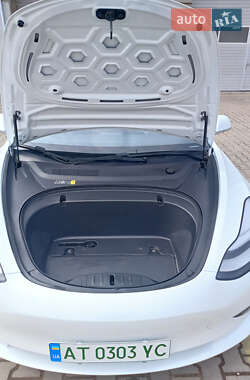 Седан Tesla Model 3 2019 в 