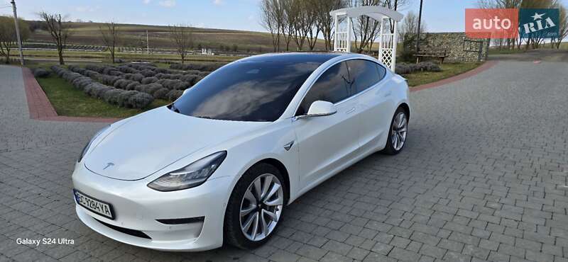 Седан Tesla Model 3 2020 в Львове