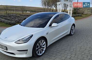 Седан Tesla Model 3 2020 в 