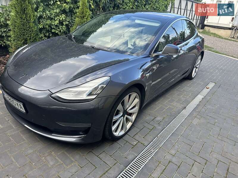 Седан Tesla Model 3 2019 в 