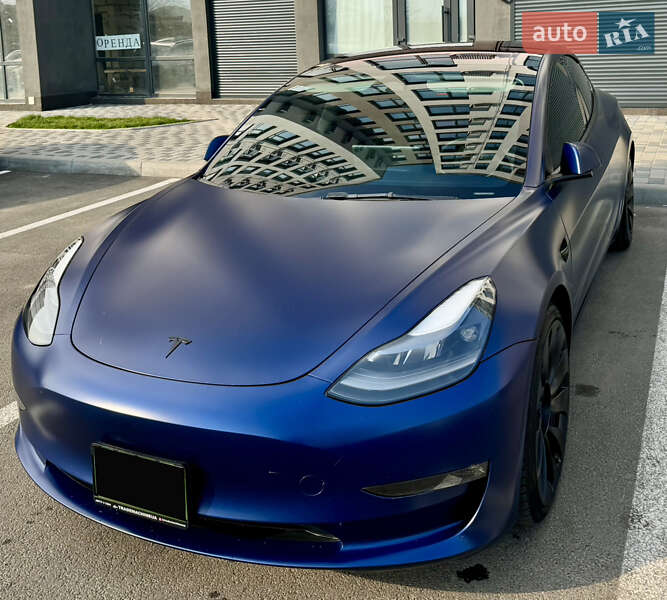 Седан Tesla Model 3 2022 в 