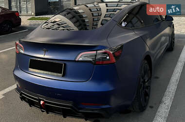 Седан Tesla Model 3 2022 в 