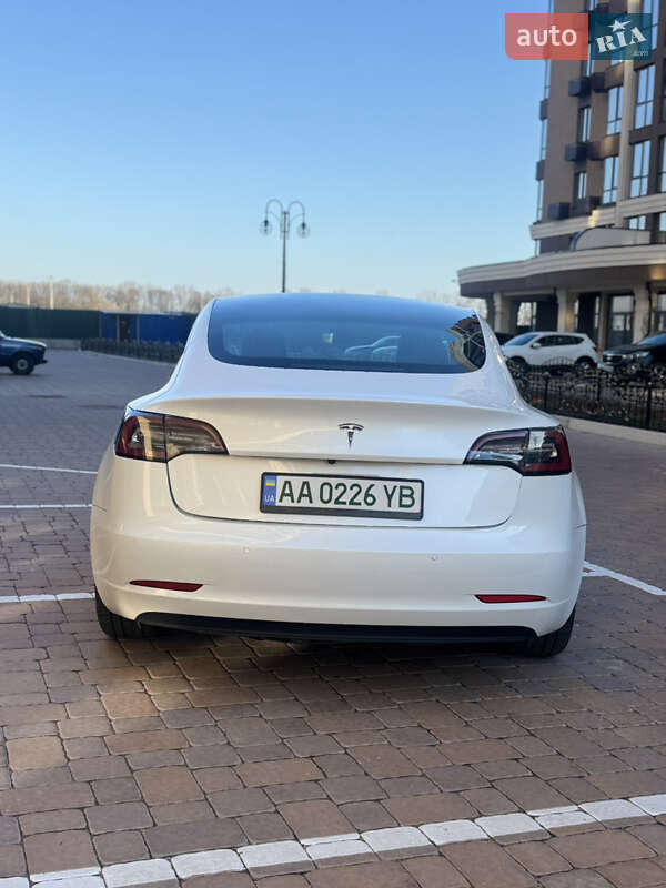 Седан Tesla Model 3 2020 в Києві