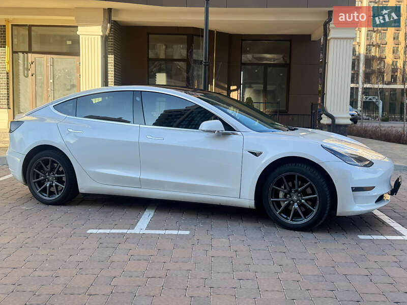 Седан Tesla Model 3 2020 в Києві