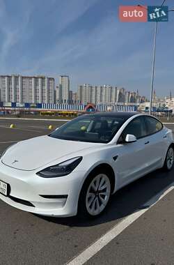 Седан Tesla Model 3 2022 в 