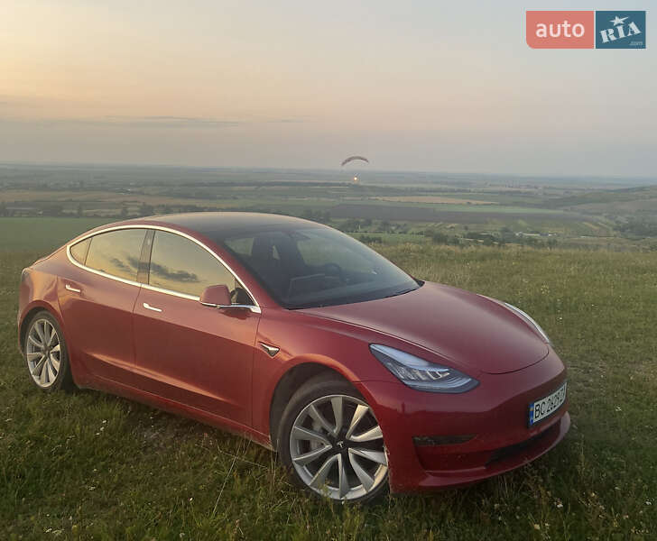 Седан Tesla Model 3 2019 в Львове
