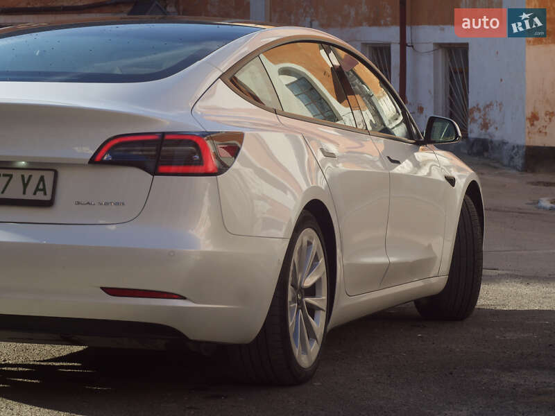 Седан Tesla Model 3 2021 в Тернополе