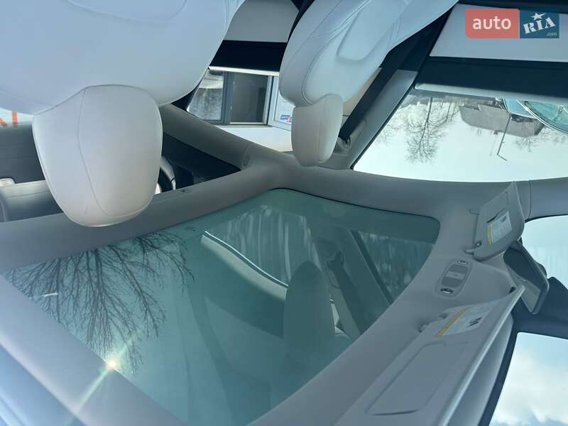 Седан Tesla Model 3 2018 в Самборі