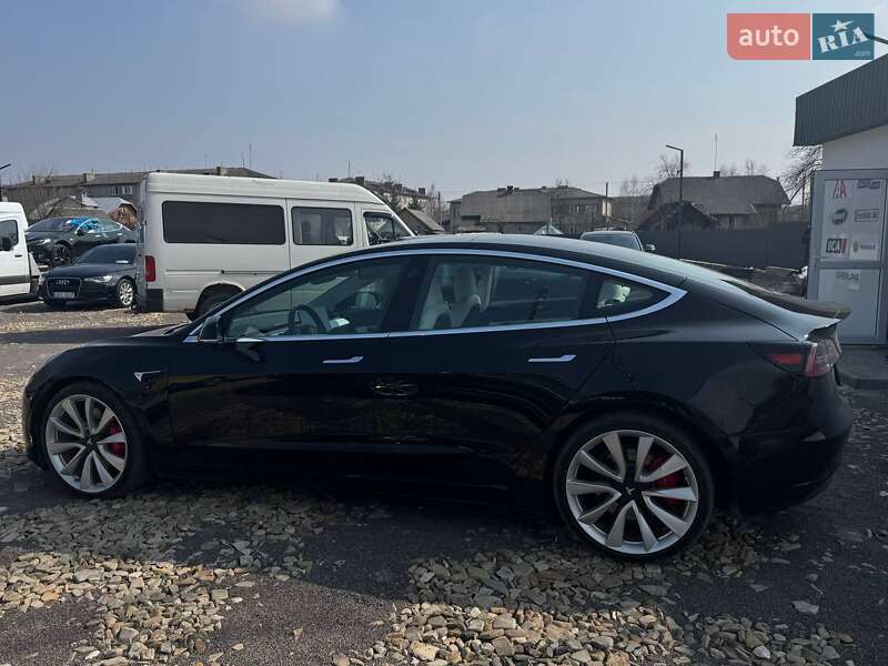 Седан Tesla Model 3 2018 в Самборі