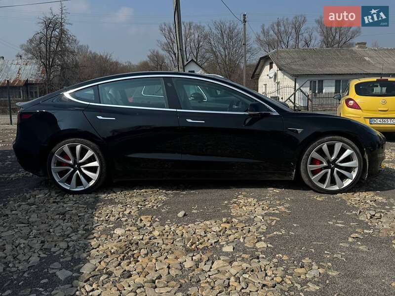 Седан Tesla Model 3 2018 в Самборі