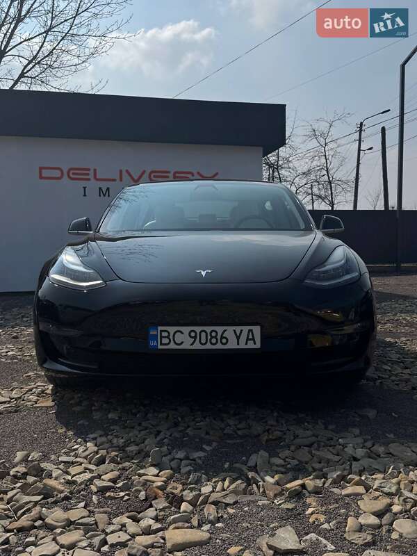 Седан Tesla Model 3 2018 в Самборі