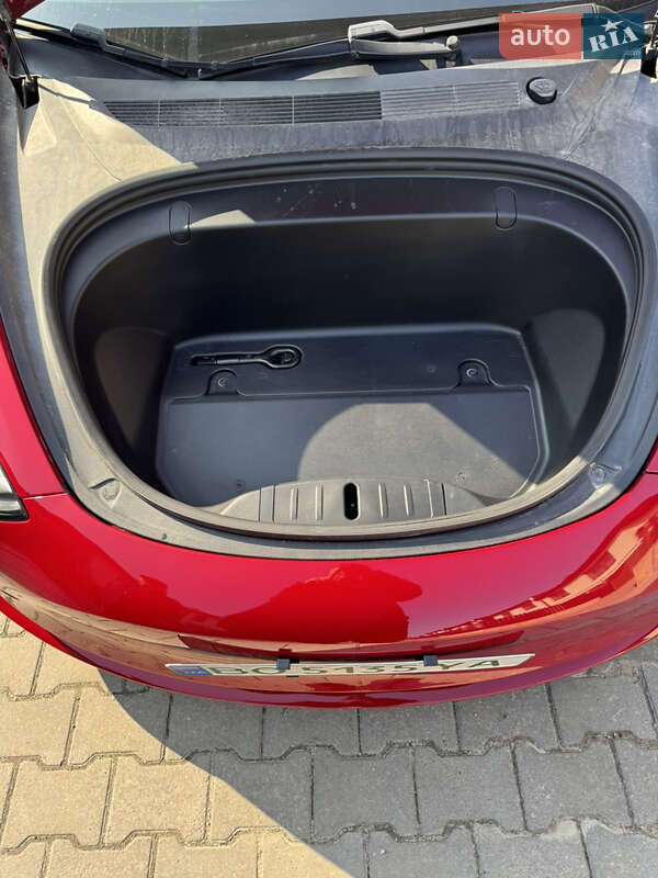 Седан Tesla Model 3 2019 в Тернополі