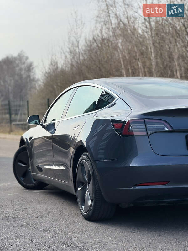 Седан Tesla Model 3 2019 в Рівному
