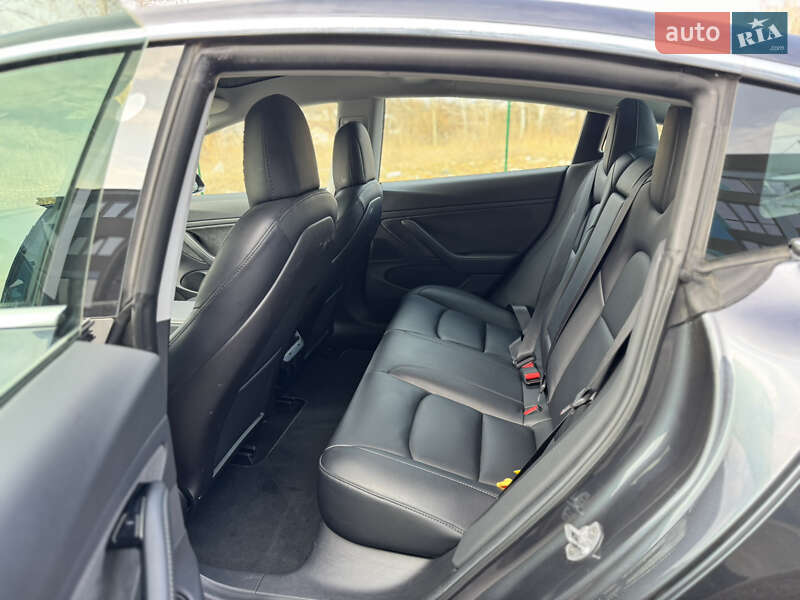 Седан Tesla Model 3 2019 в Рівному