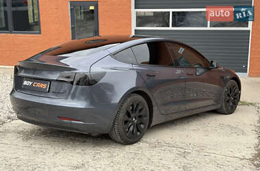 Седан Tesla Model 3 2022 в 