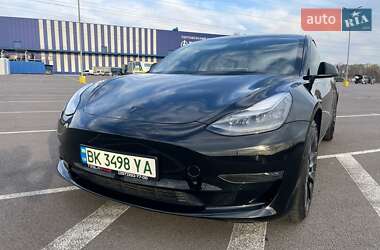 Седан Tesla Model 3 2022 в Ровно