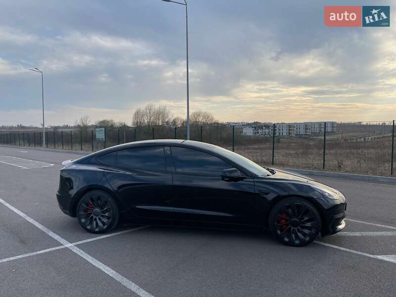 Седан Tesla Model 3 2022 в Рівному