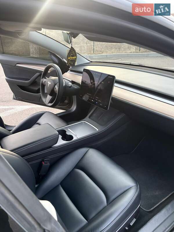 Седан Tesla Model 3 2022 в Рівному