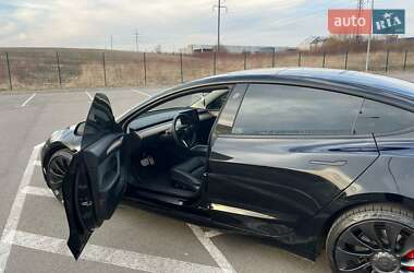 Седан Tesla Model 3 2022 в Ровно