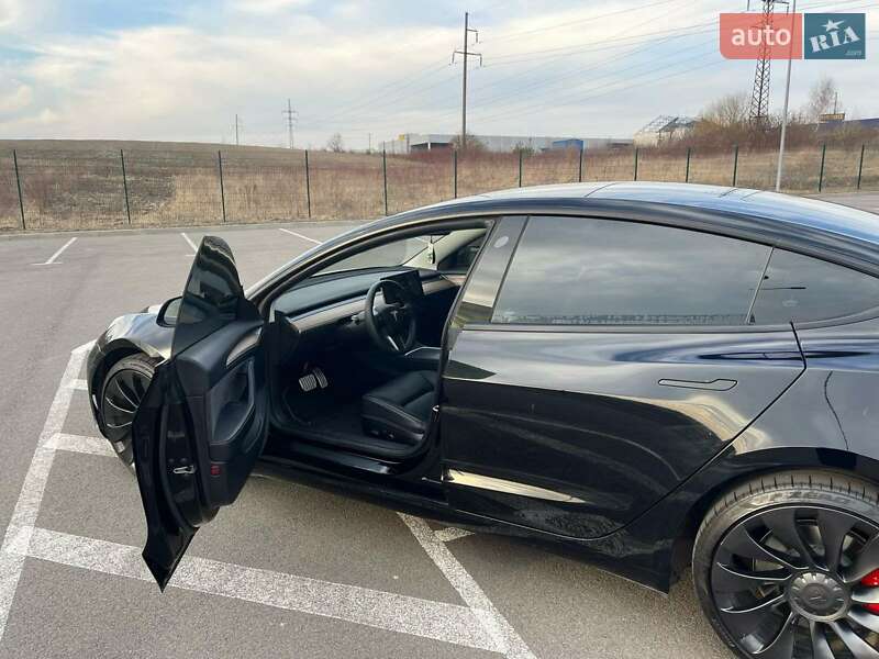 Седан Tesla Model 3 2022 в Рівному
