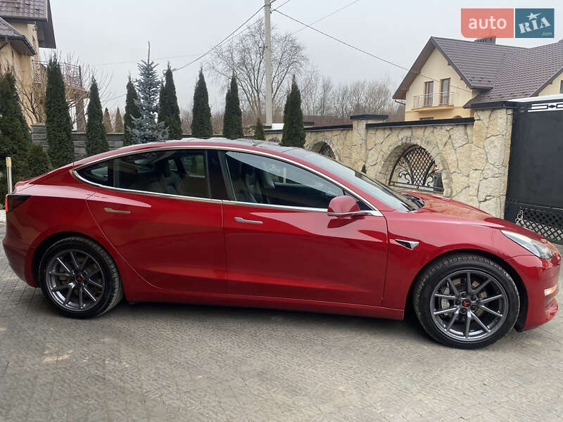Седан Tesla Model 3 2019 в Самборе