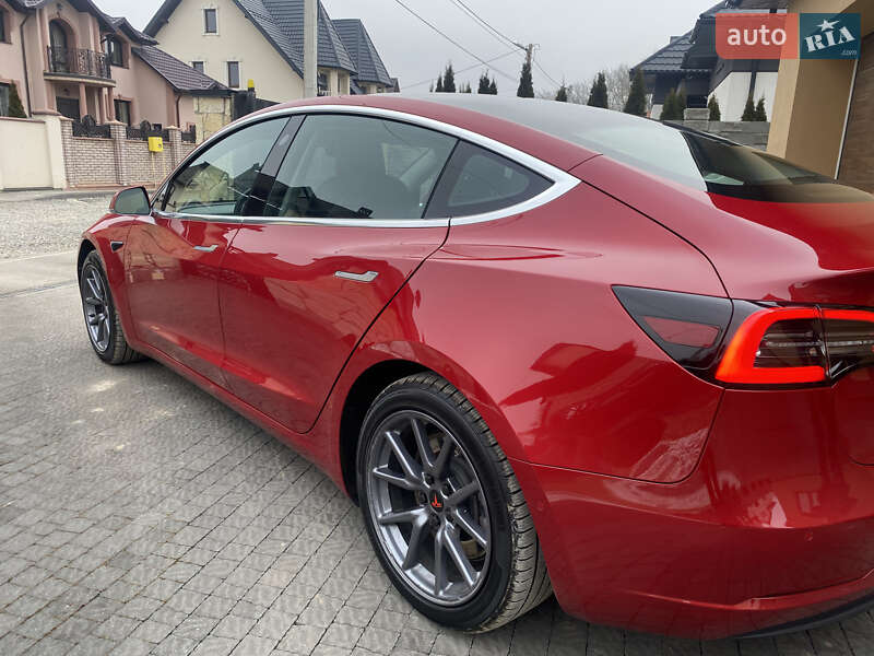 Седан Tesla Model 3 2019 в Самборе