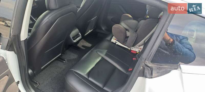 Седан Tesla Model 3 2018 в Николаеве