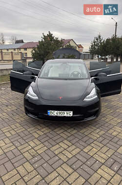 Седан Tesla Model 3 2020 в 